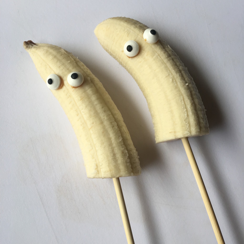 googly eyed bananas healthier treats for Halloween Boo-nanas